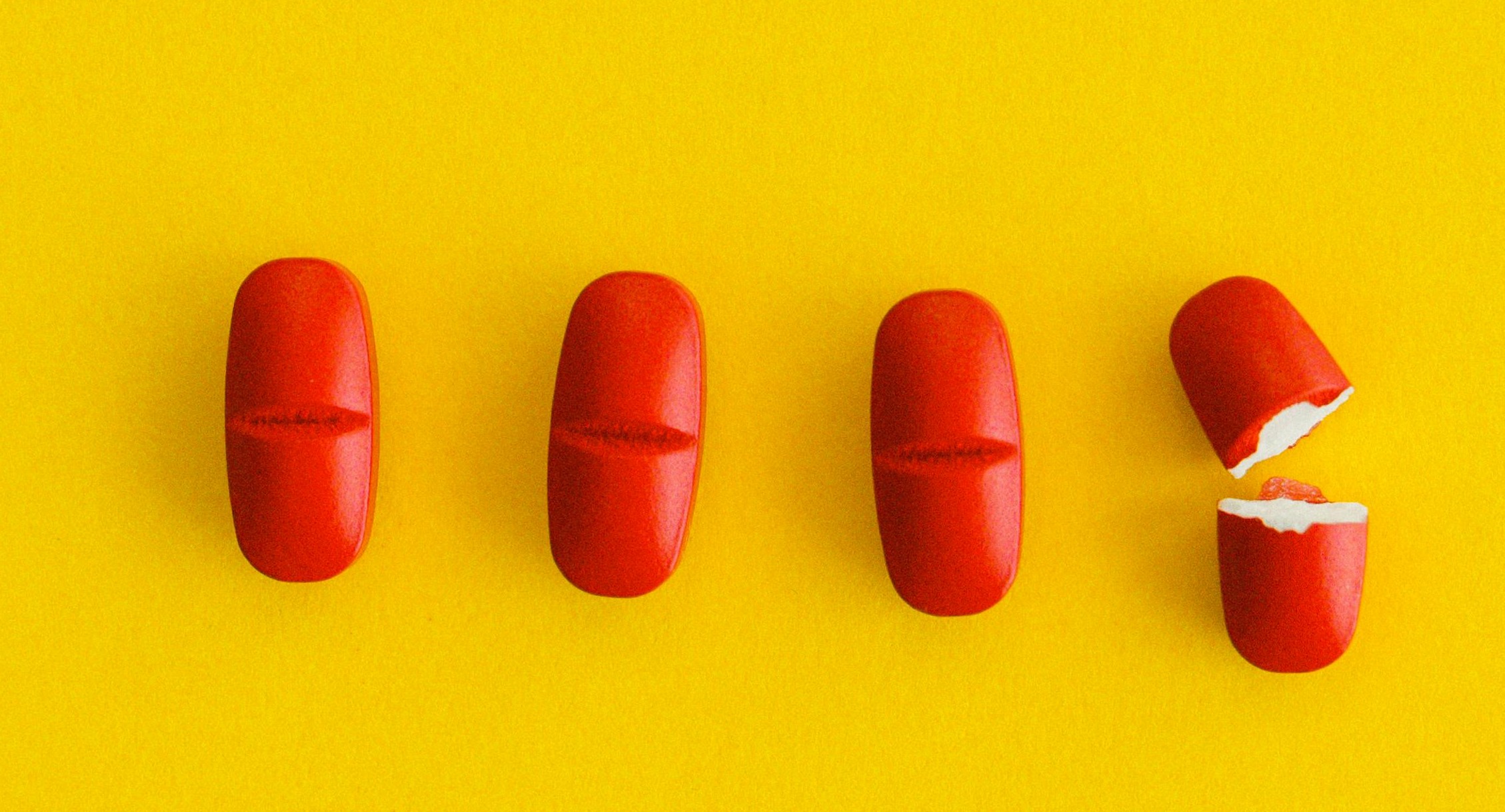 Posso Partir o Comprimido ao Meio? O Risco Escondido em um Gesto Simples